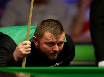 In-form Mark Allen thrashes Davis