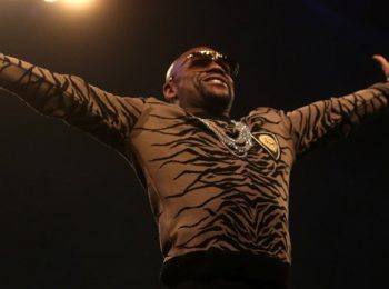 Floyd Mayweather Defends Antonio Brown