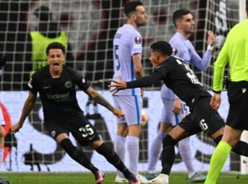 10-man Frankfurt play 1-1 draw with Barcelona in the Europa League