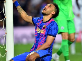 Pierre Emerick Aubameyang scores as Barcelona return to winning ways